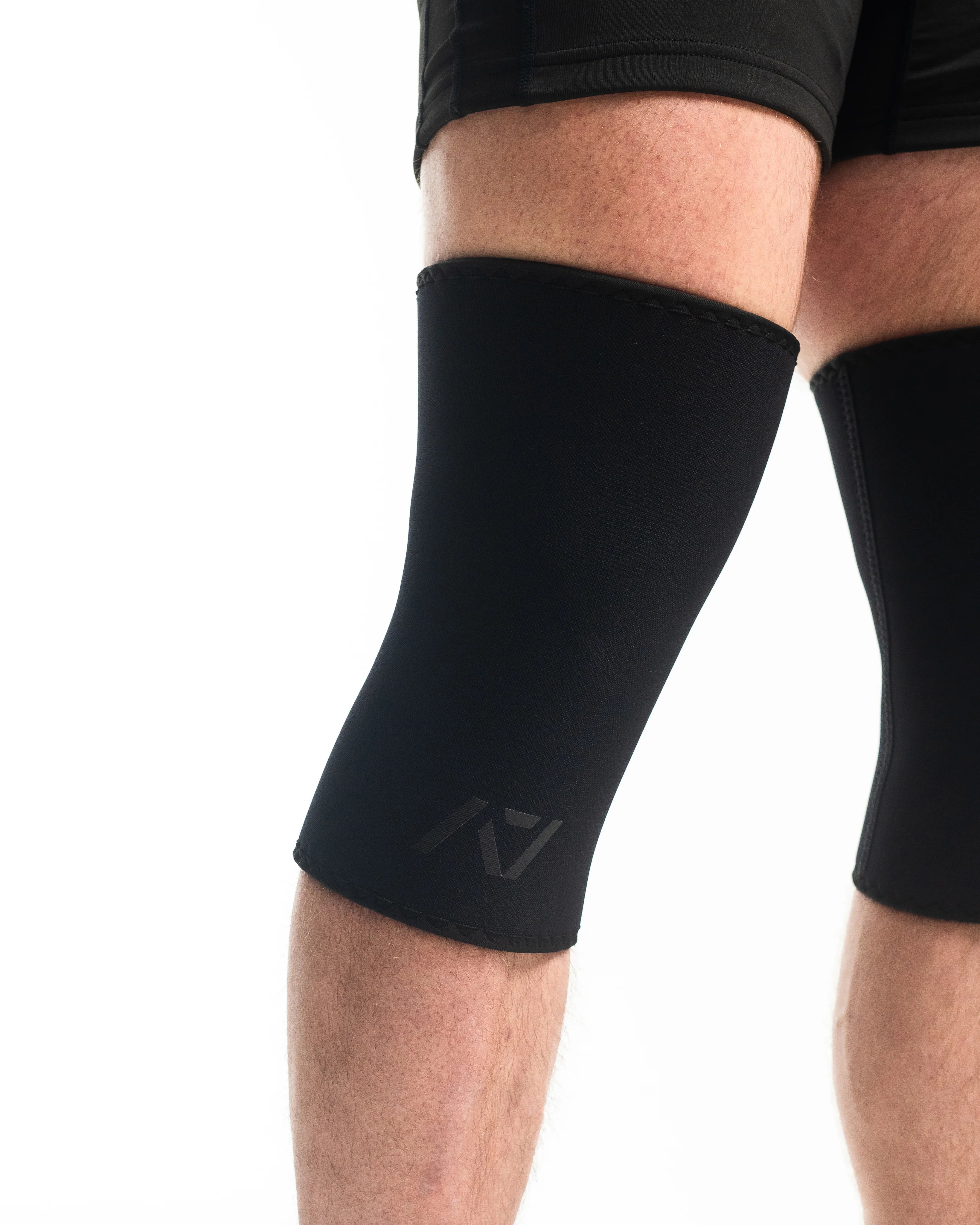A7 Hourglass Knee Sleeves - Stiff - Stealth